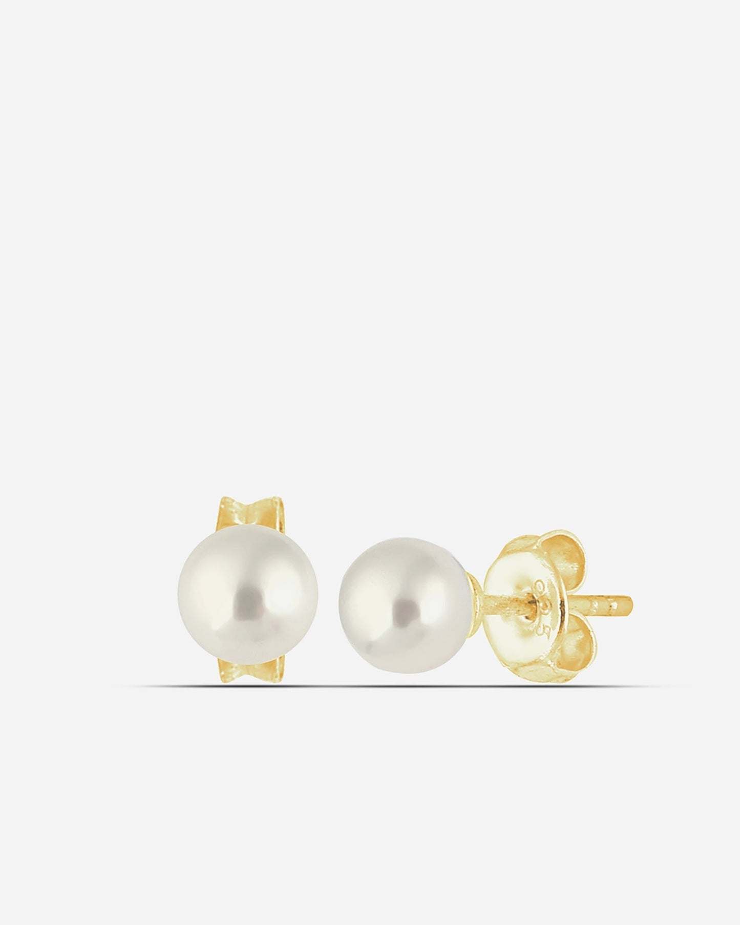 Salvatori Paris Voile d’Or 4mm Classic Pearl Stud Earrings